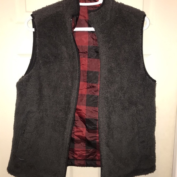 3/20$ Buffalo plaid youth Sherpa reversible vest 14-16 - Picture 6 of 6